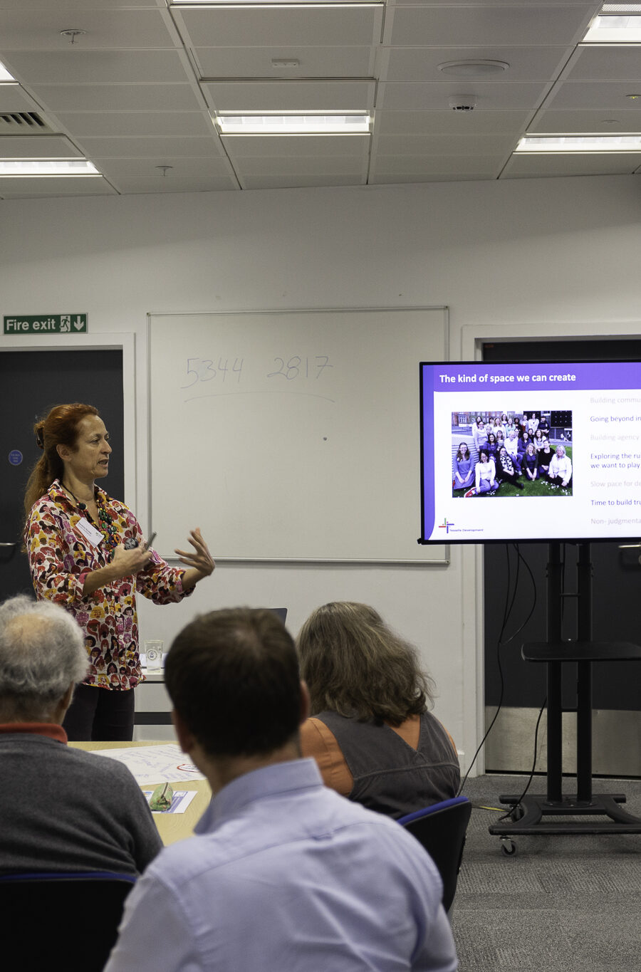 NovVN-Conferenceimage-Presenter-presenting-workshop-session NovVN-Conferenceimage-Presenter-presenting-workshop-session